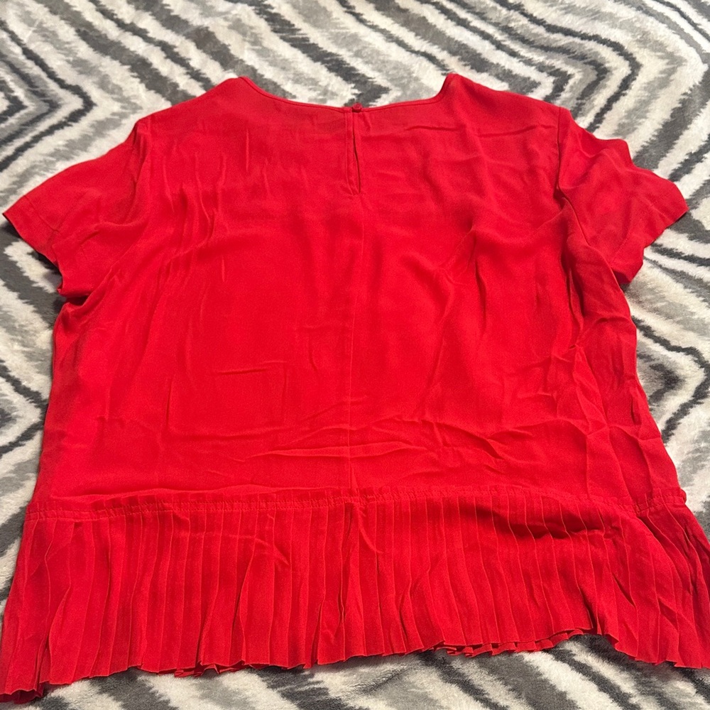 Banana Republic Red Short-Sleeve Pleated-Hem Blouse - Picture 5 of 5
